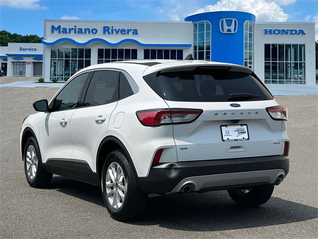 2022 Ford Escape SE photo 3