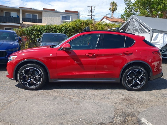 2022 Alfa Romeo Stelvio Ti photo 4