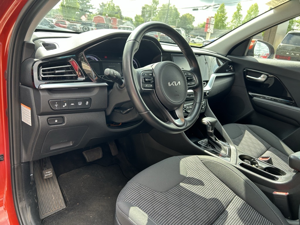2022 Kia Niro LXS photo 12