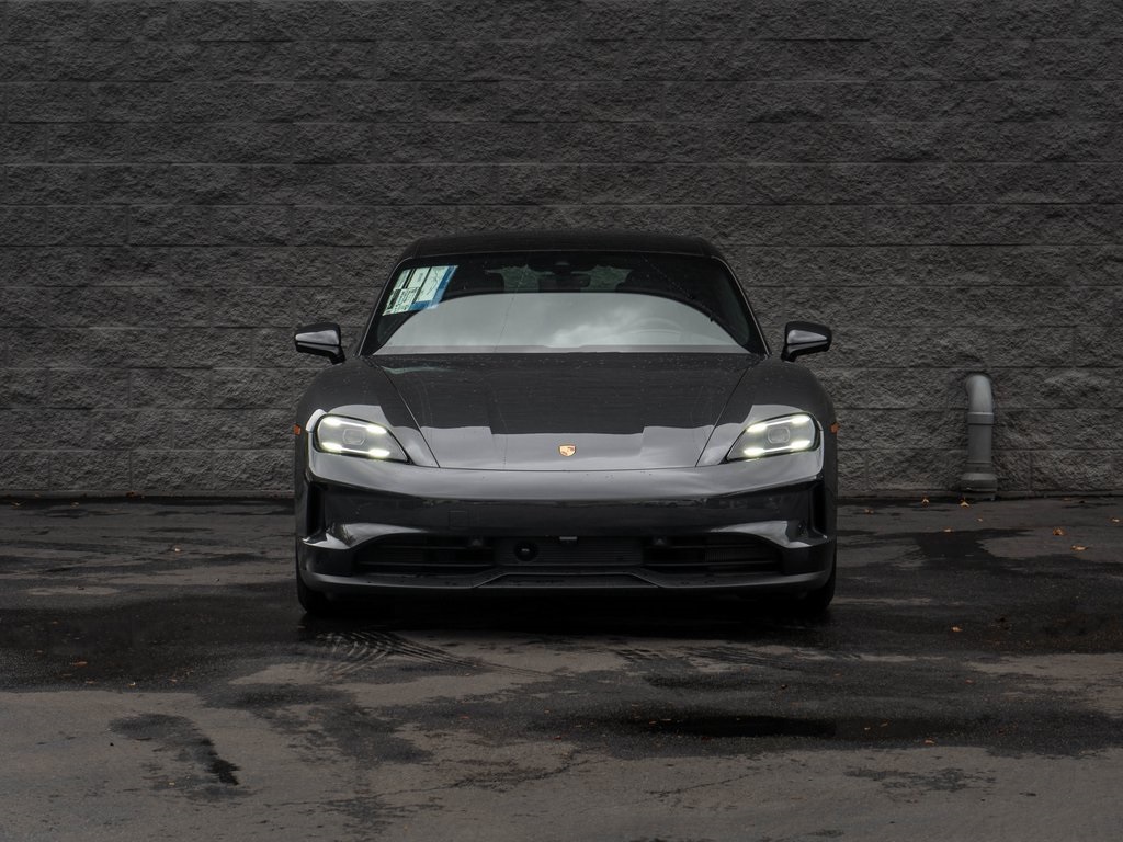 2025 Porsche Taycan photo 6