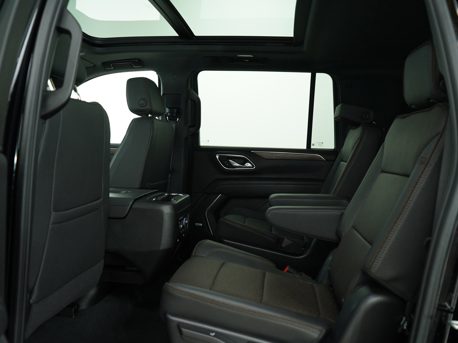 2024 Chevrolet Suburban High Country photo 15