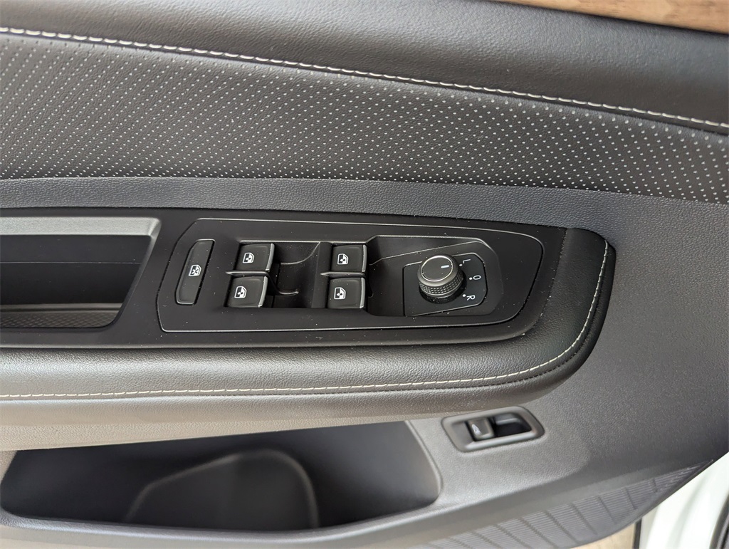 2024 Volkswagen Atlas SE Technology photo 17