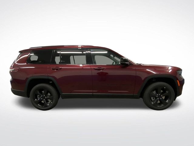 2025 Jeep Grand Cherokee Limited photo 2