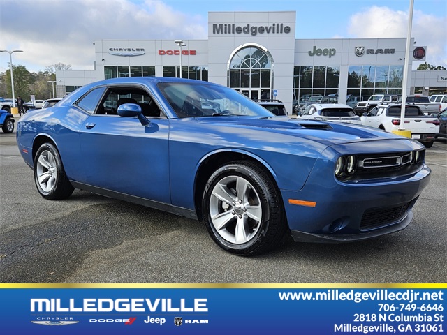 2022 Dodge Challenger SXT's photo