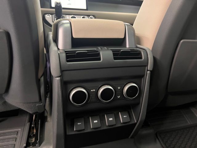 2020 Land Rover Defender 110 photo 7