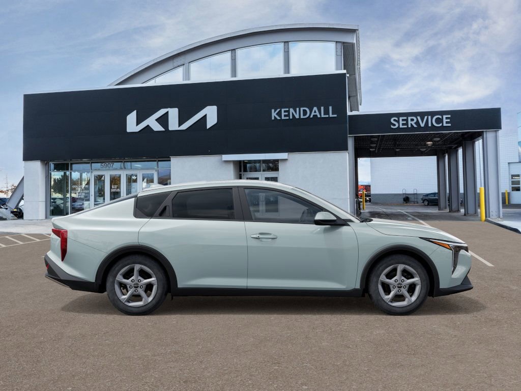 2025 Kia K4 LXS photo 2