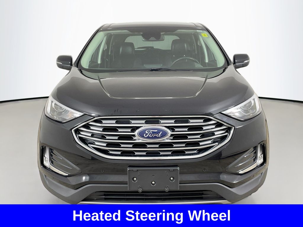 2022 Ford Edge Titanium photo 2