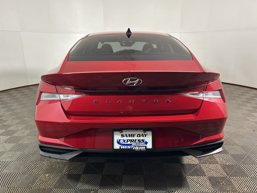2023 Hyundai Elantra SEL photo 8