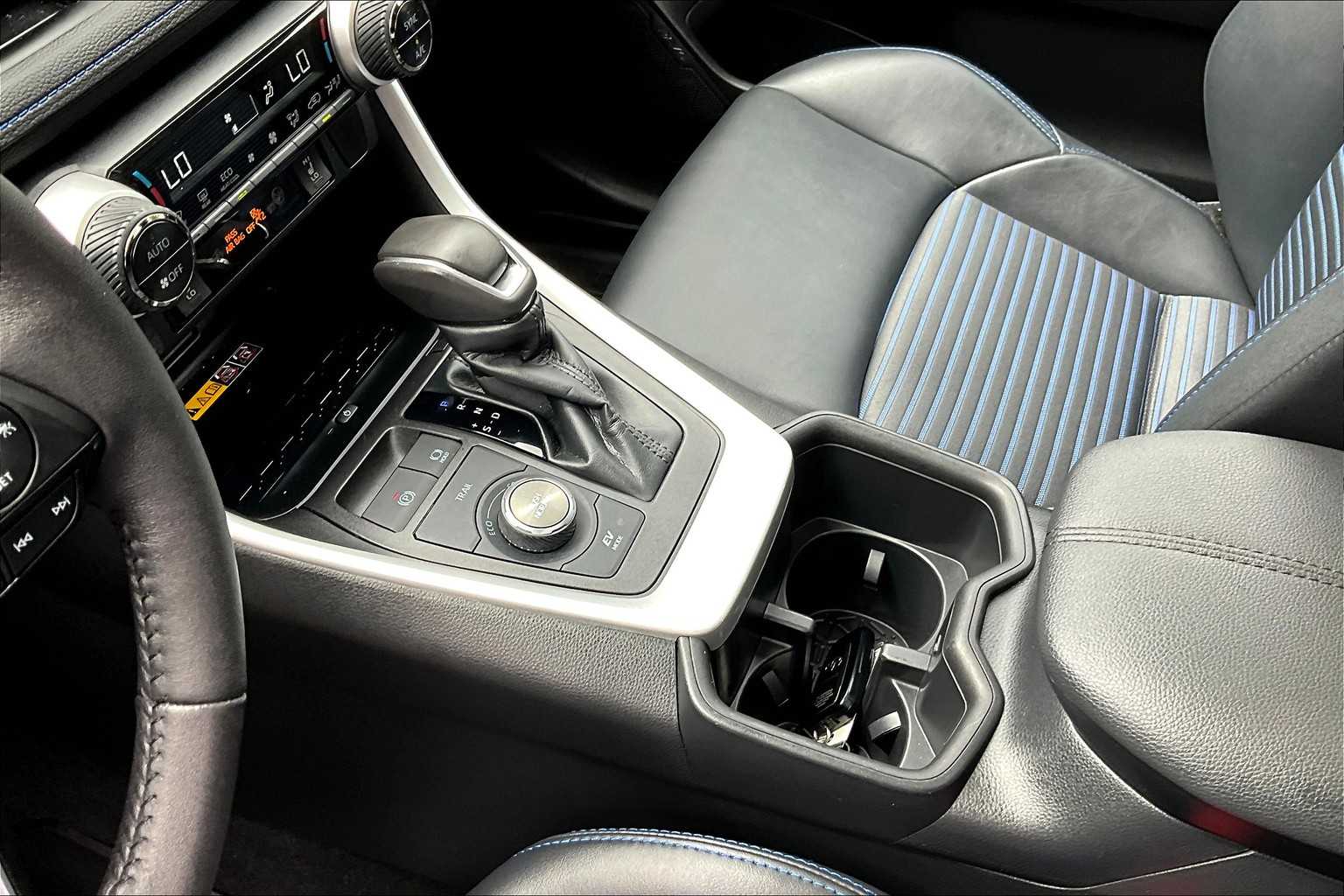 2023 Toyota RAV4 Hybrid XSE photo 14