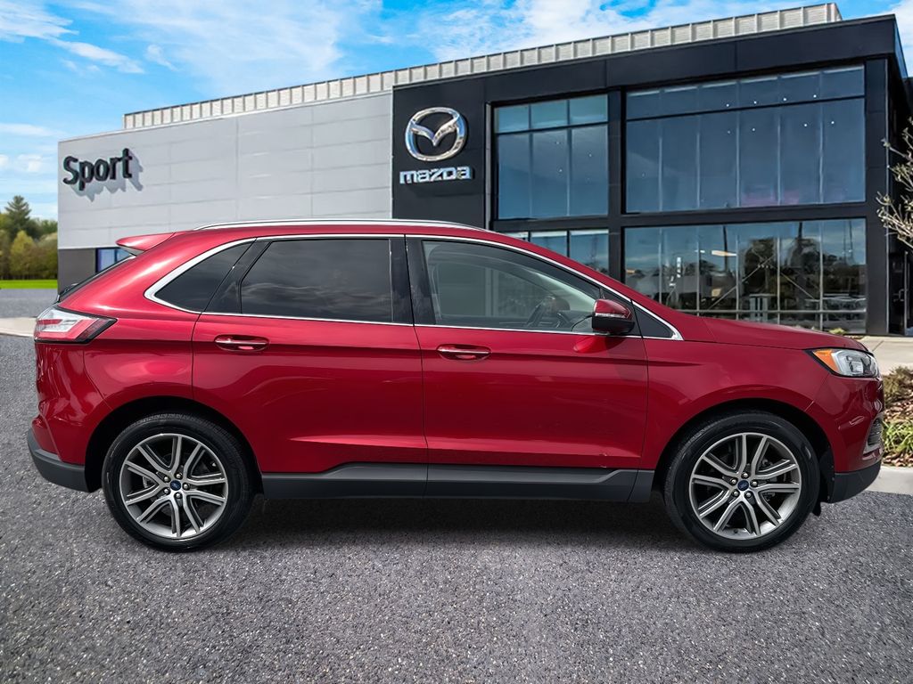 2020 Ford Edge Titanium photo 2