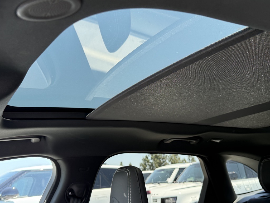 2024 Jaguar F-PACE P400 R-Dynamic S photo 11