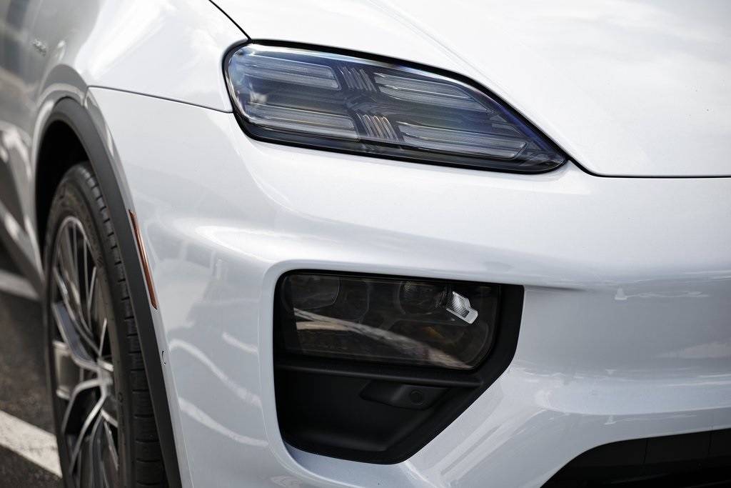 2025 Porsche Macan Electric photo 16