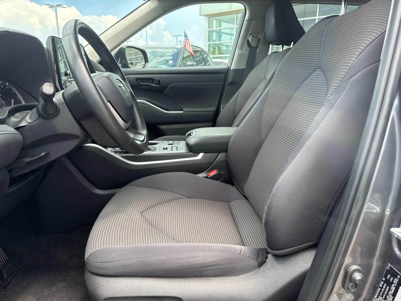 2024 Toyota Highlander LE photo 15