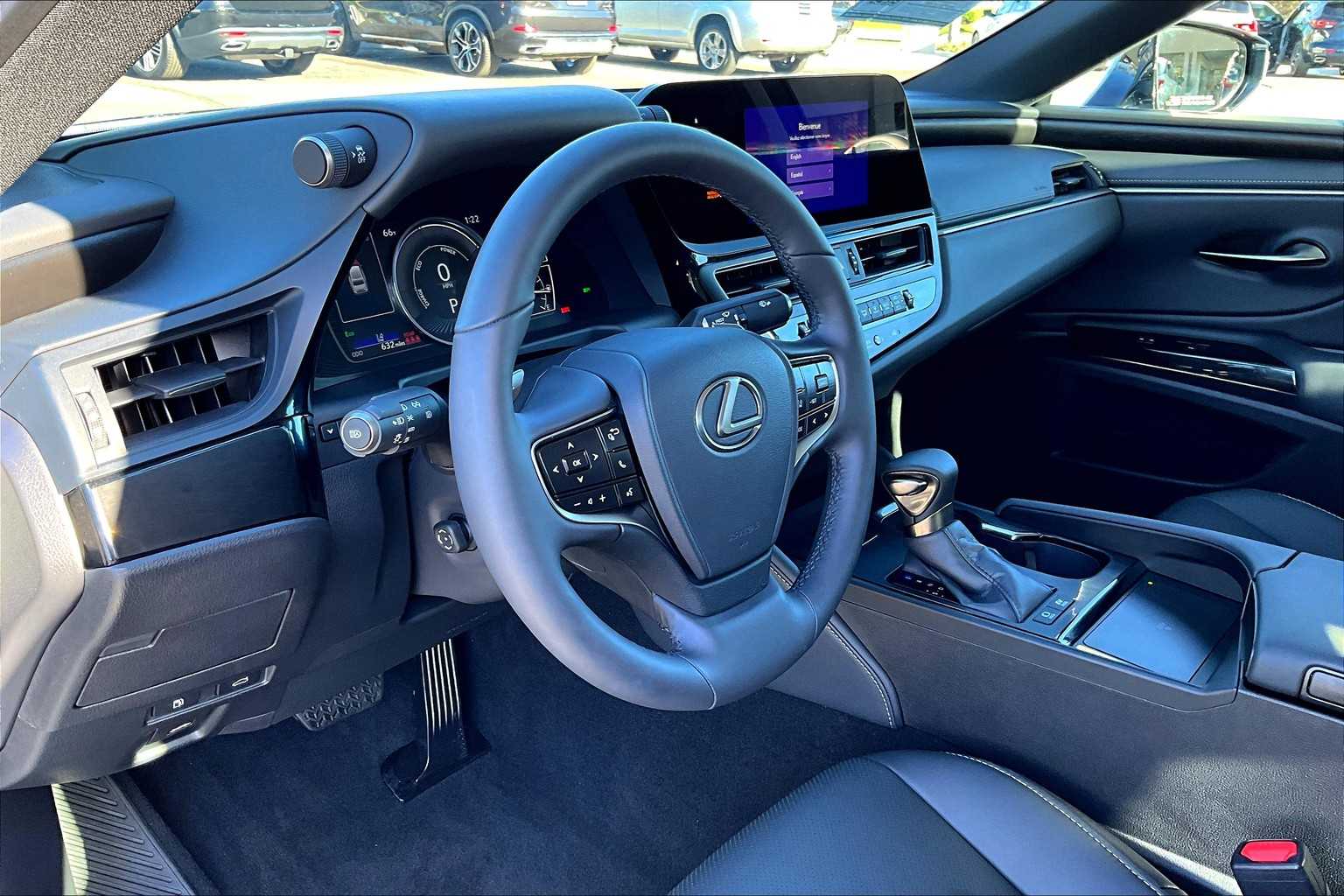 2025 Lexus ES 300h photo 15