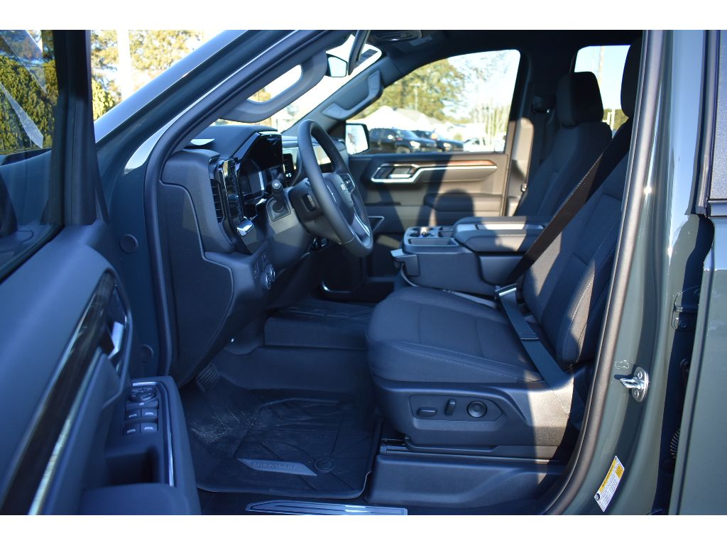 2025 Chevrolet Silverado 1500 LT photo 13