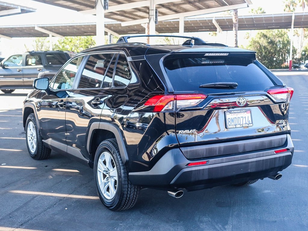 2019 Toyota RAV4 XLE photo 4