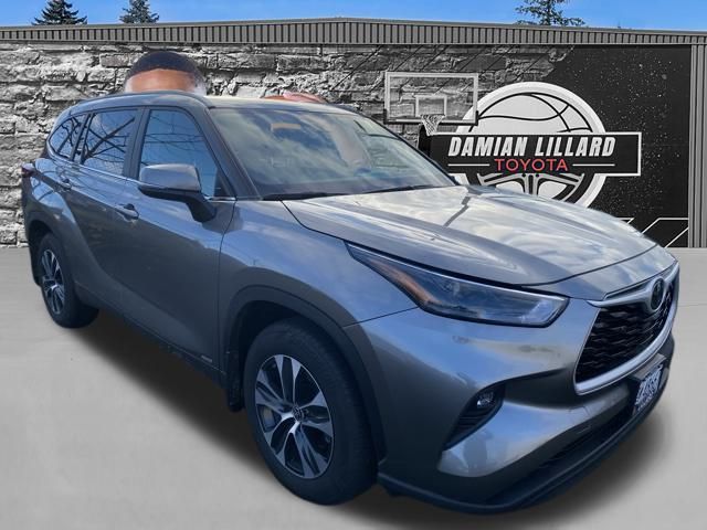 2025 Toyota Highlander XLE's photo