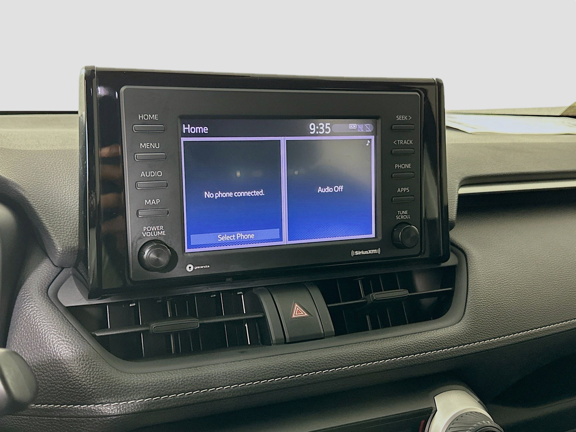 2021 Toyota RAV4 LE photo 4