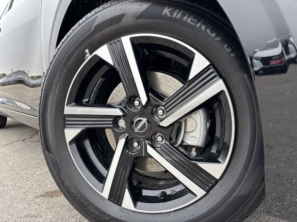 2025 Nissan Sentra SV photo 4