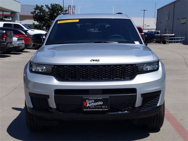 2025 Jeep Grand Cherokee Altitude X photo 2