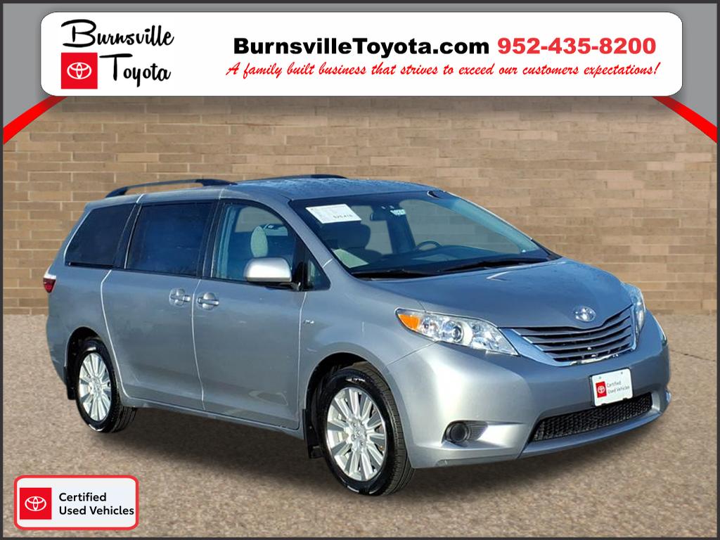 2017 Toyota Sienna LE's photo