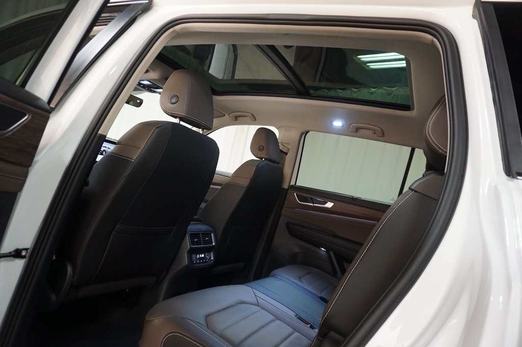 2026 Volkswagen Atlas SEL photo 30