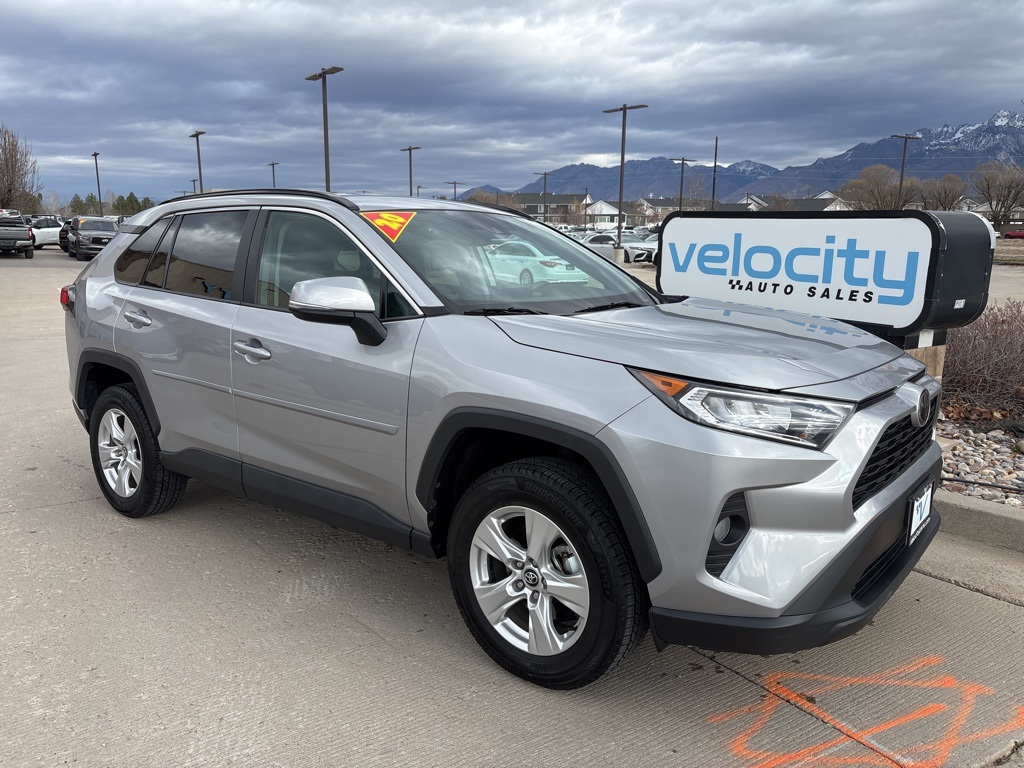 2020 Toyota RAV4 XLE's photo