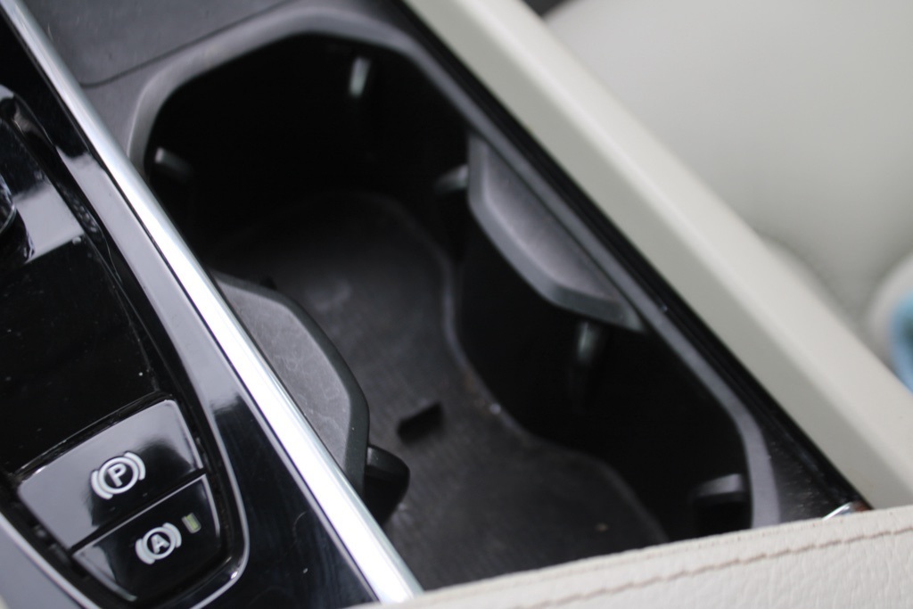 2022 Volvo XC60 Inscription R-Design Expression T8 Momentum B5 photo 24