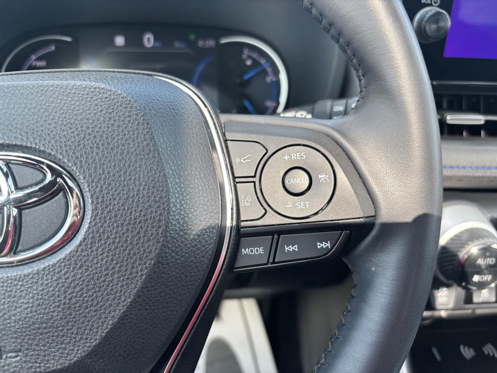 2023 Toyota RAV4 Hybrid XSE photo 24