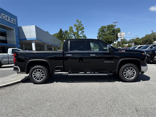 2025 Chevrolet Silverado 2500HD LTZ photo 2