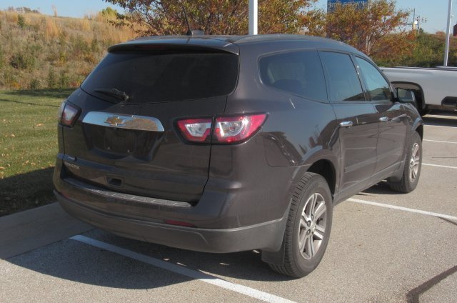 2017 Chevrolet Traverse LS photo 2