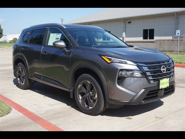 2026 Nissan Rogue SV's photo