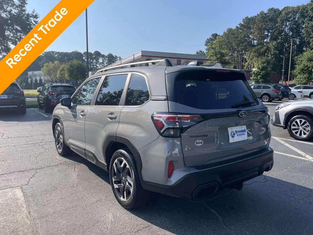 2025 Subaru Forester Limited Base photo 4