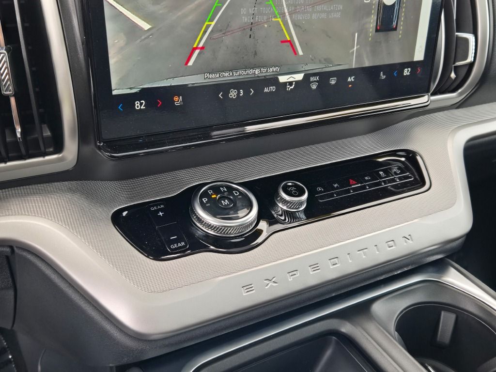 2025 Ford Expedition photo 28