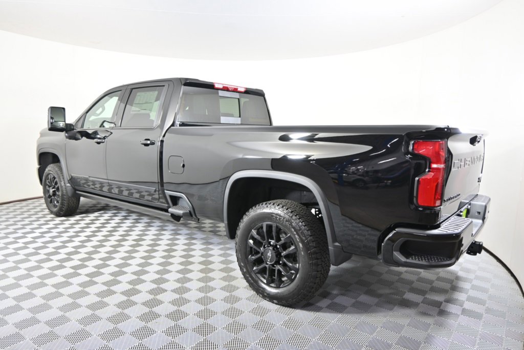 2026 Chevrolet Silverado 2500HD High Country photo 4