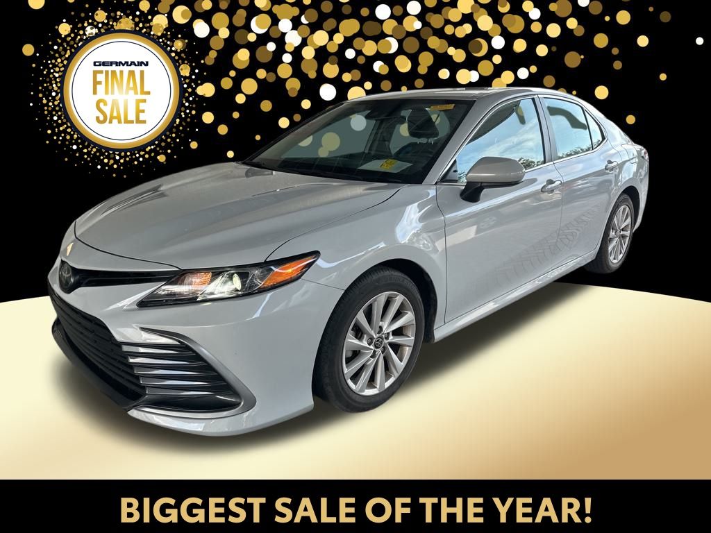 2023 Toyota Camry LE's photo