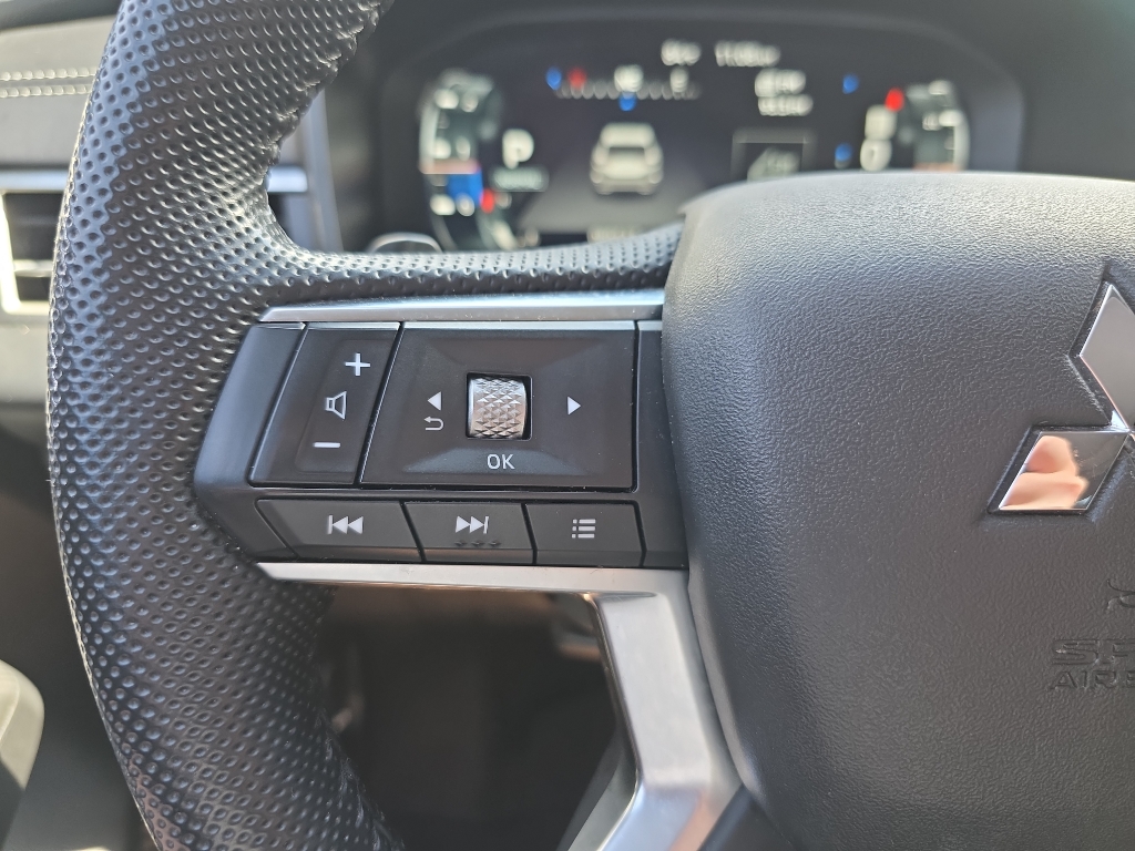 2023 Mitsubishi Outlander SE photo 14