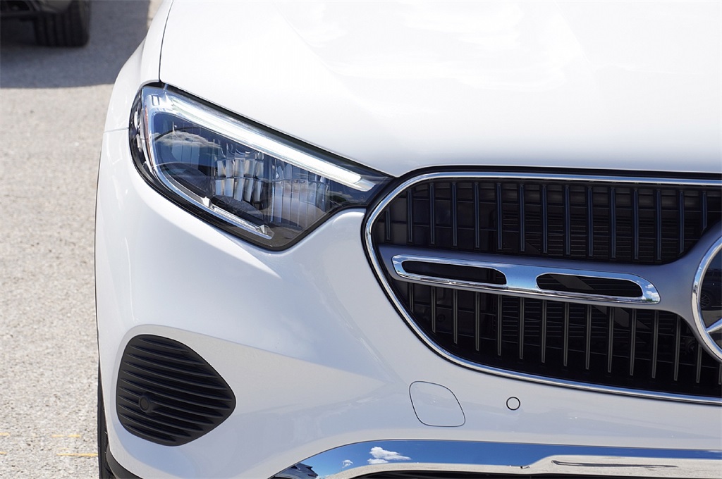 2026 Mercedes Benz GLC 300 photo 8