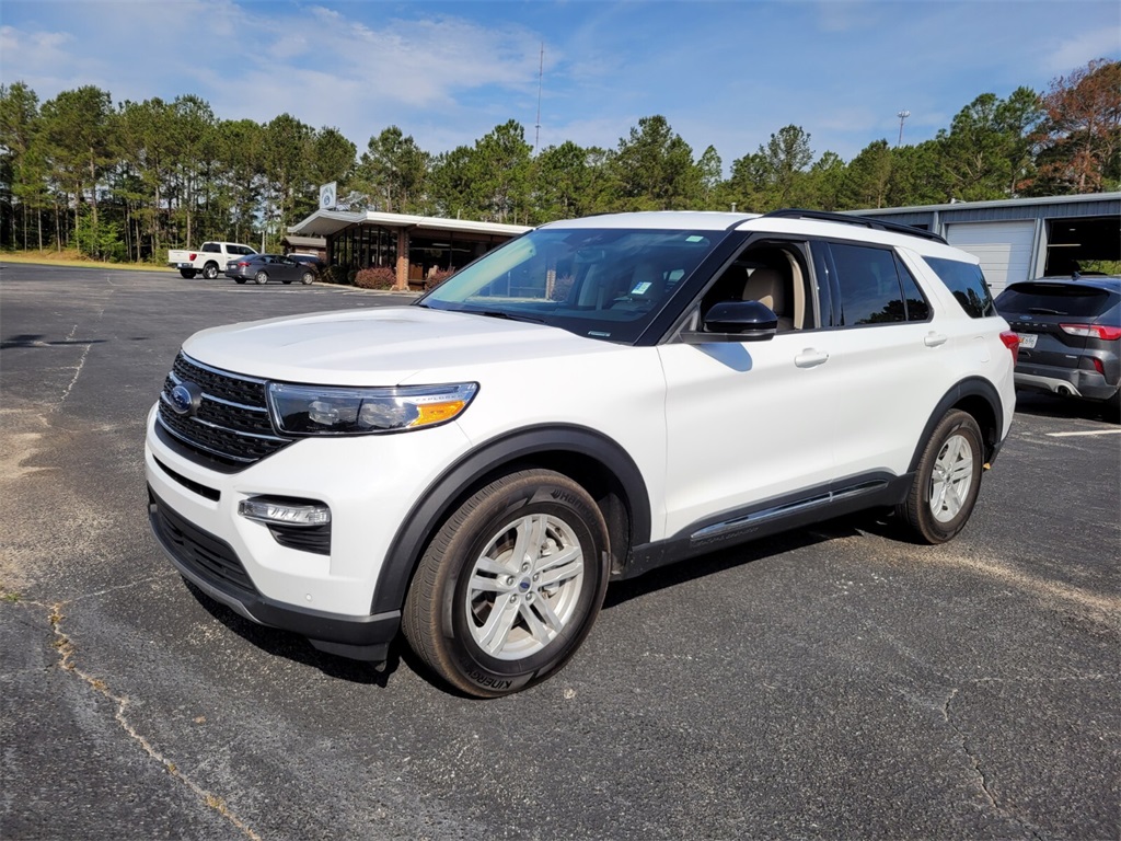2024 Ford Explorer XLT photo 2