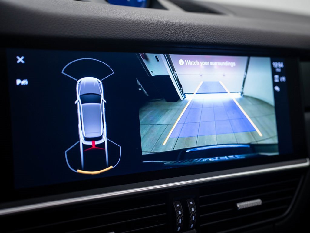 2023 Porsche Cayenne Platinum Edition photo 27