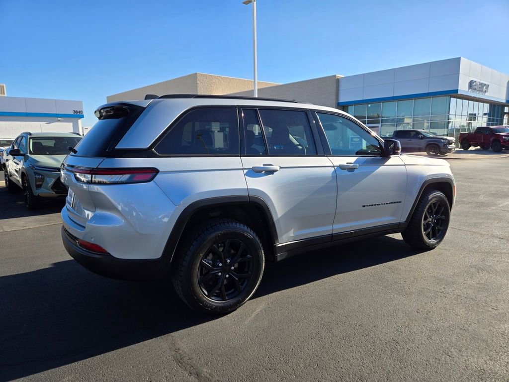2024 Jeep Grand Cherokee Altitude photo 4