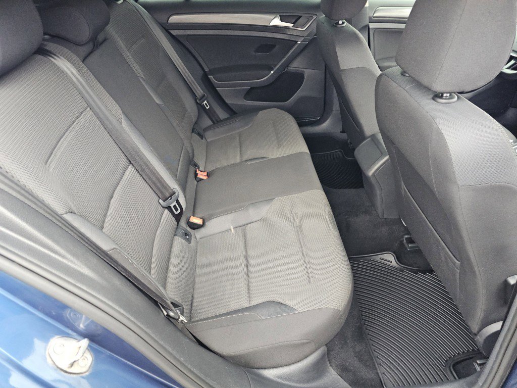 2019 Volkswagen Golf S photo 3