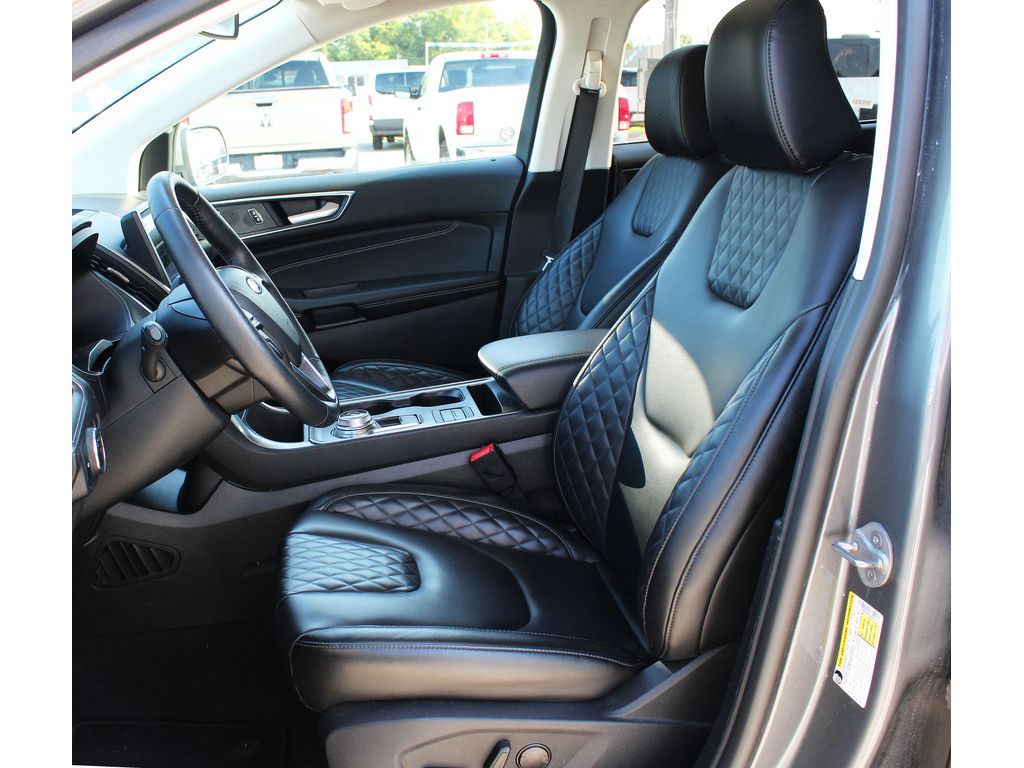 2024 Ford Edge Titanium photo 4