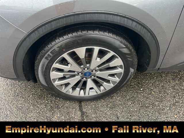 2022 Ford Escape Titanium photo 11
