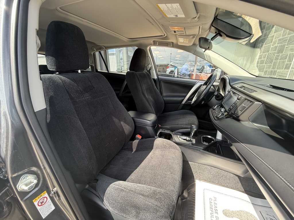 2017 Toyota RAV4 Hybrid XLE photo 11