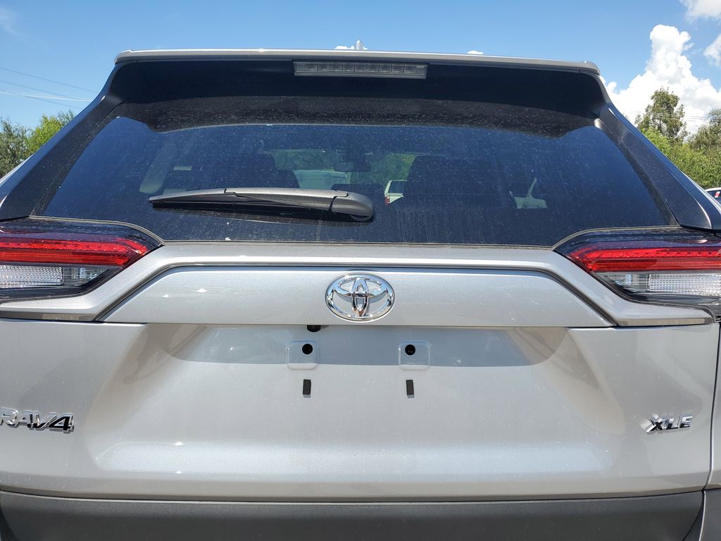 2025 Toyota RAV4 XLE photo 13