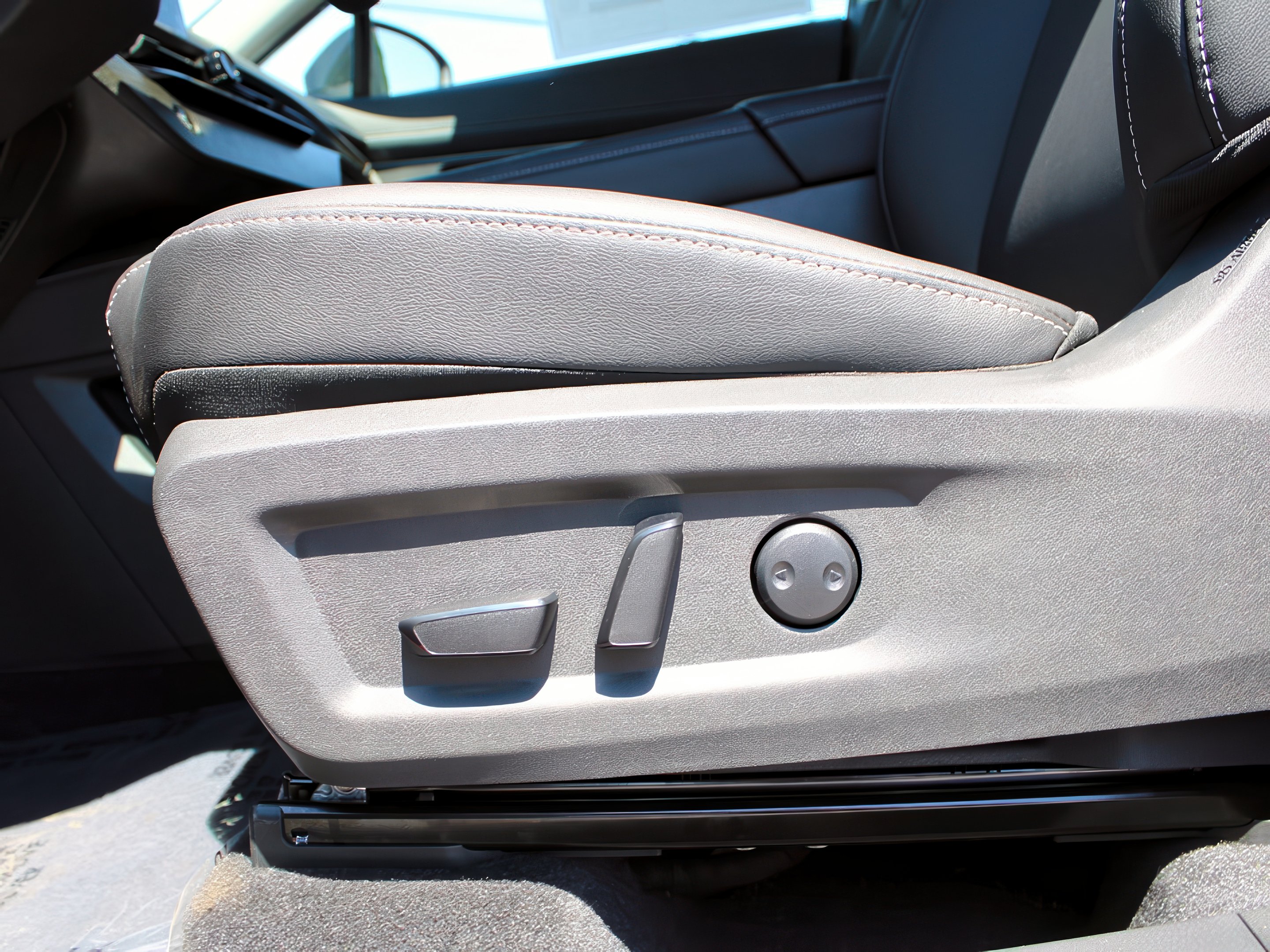 2025 Nissan Murano SV photo 14