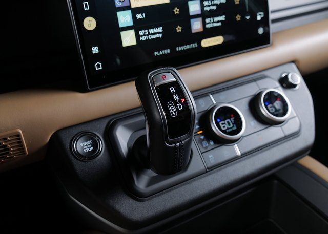 2025 Land Rover Defender 110 X-Dynamic SE photo 21