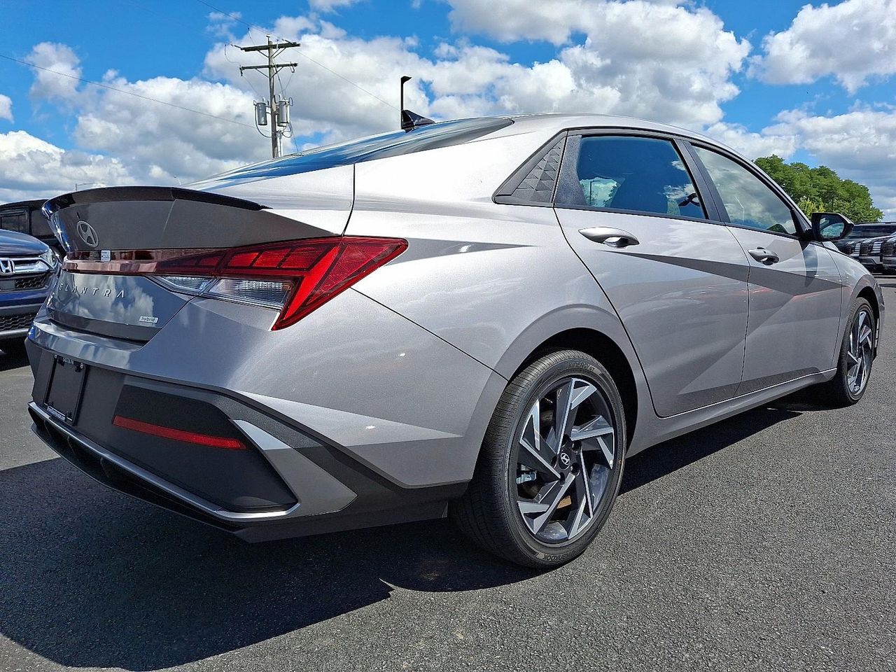 2025 Hyundai Elantra Hybrid SEL Sport photo 4