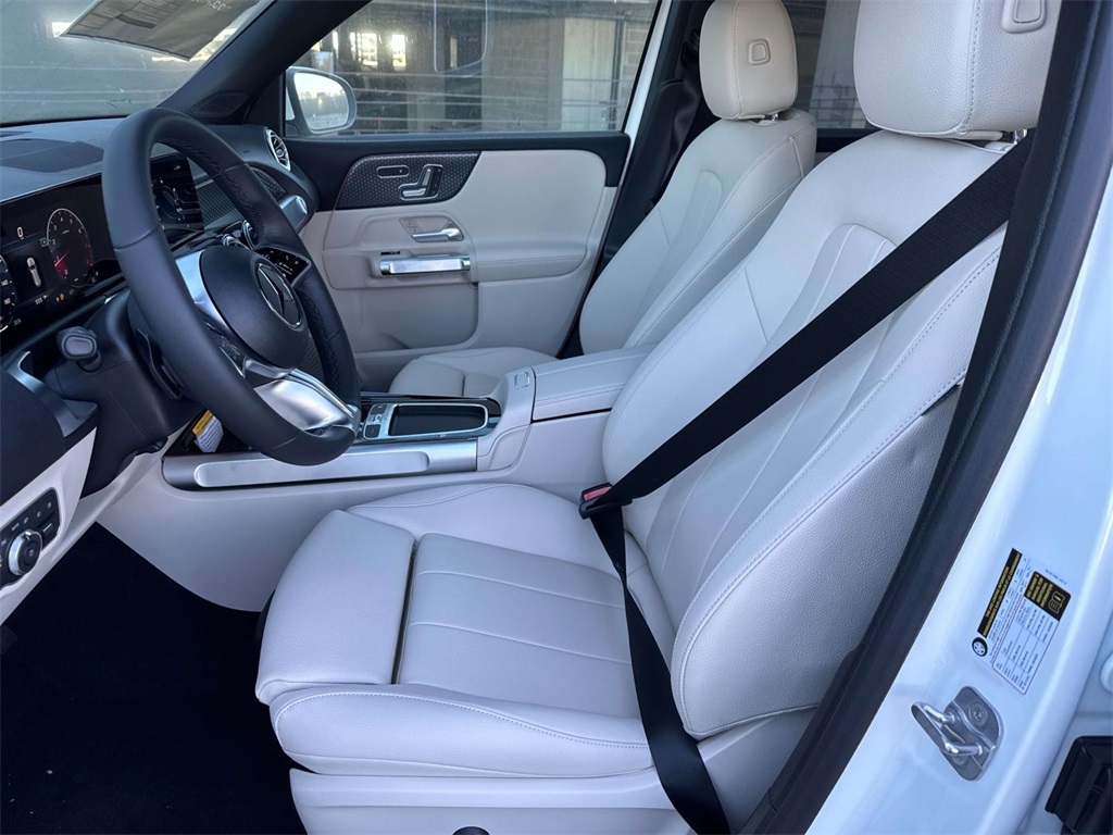 2025 Mercedes Benz GLB 250 photo 7
